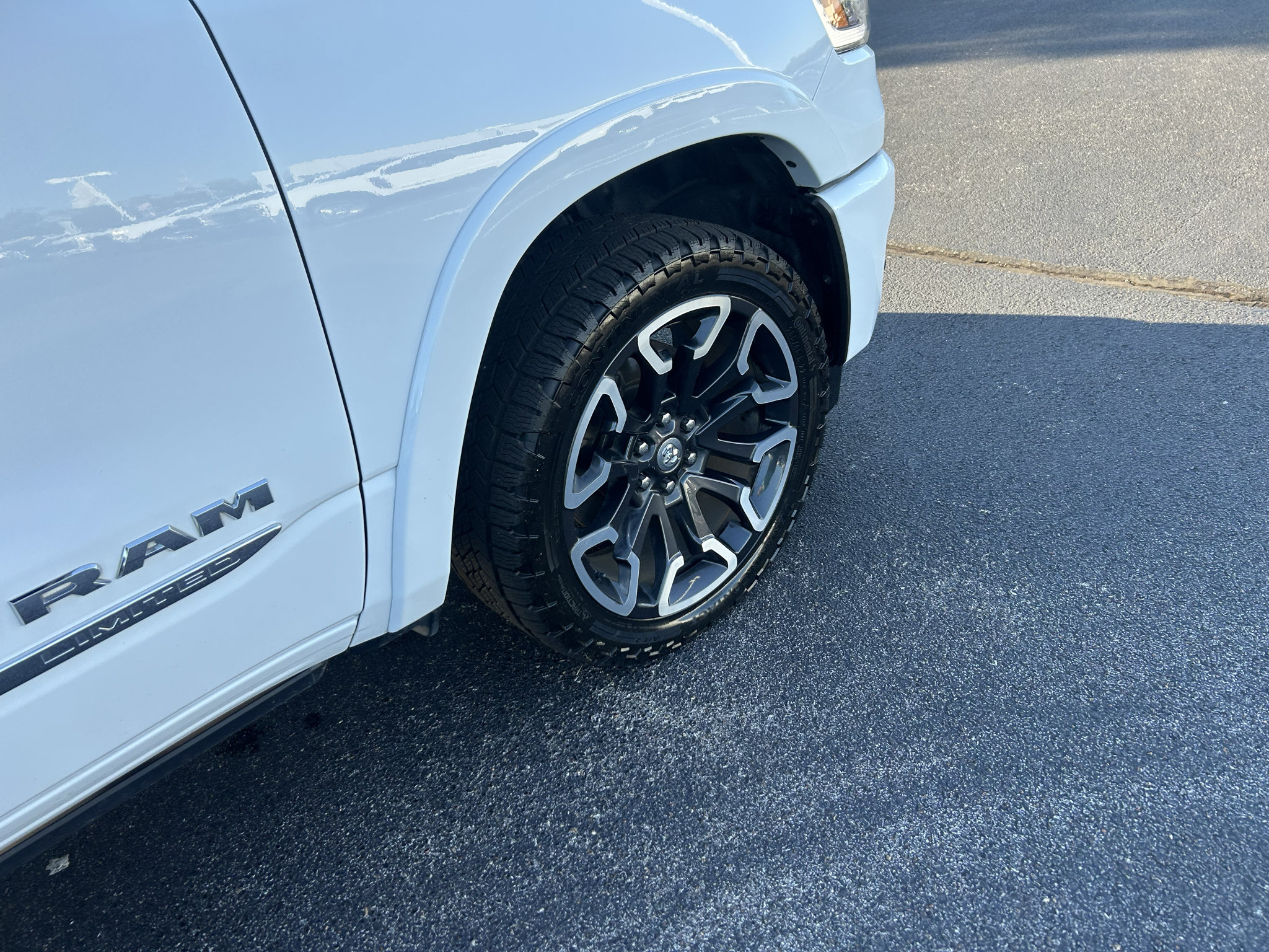Used 2025 RAM 1500 Limited AWD/4WD image 40