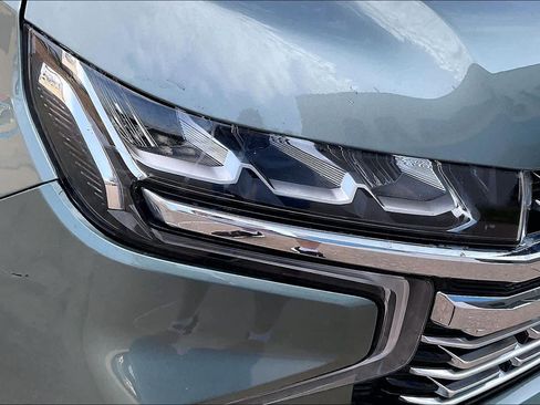 Used 2023 Chevrolet Suburban Premier RWD image 26