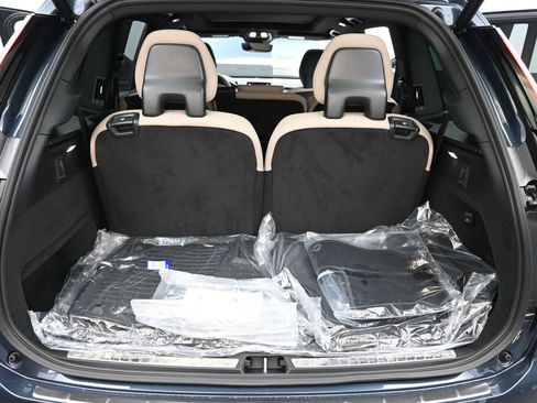 New 2026 Volvo XC90 B6 Plus w/ Protection Package Premier AWD/4WD image 18