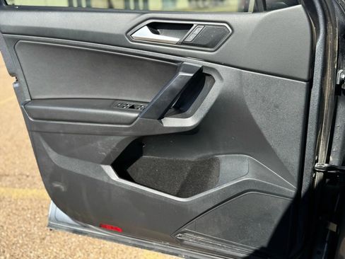 Used 2021 Volkswagen Tiguan SE R-Line image 11