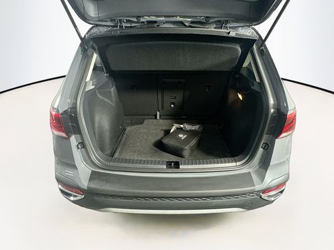 Used 2023 Volkswagen Taos SE w/ Panoramic Sunroof Package FWD image 30