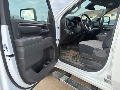 Used 2025 GMC Sierra 2500 SLE w/ SLE Value Package; image 10