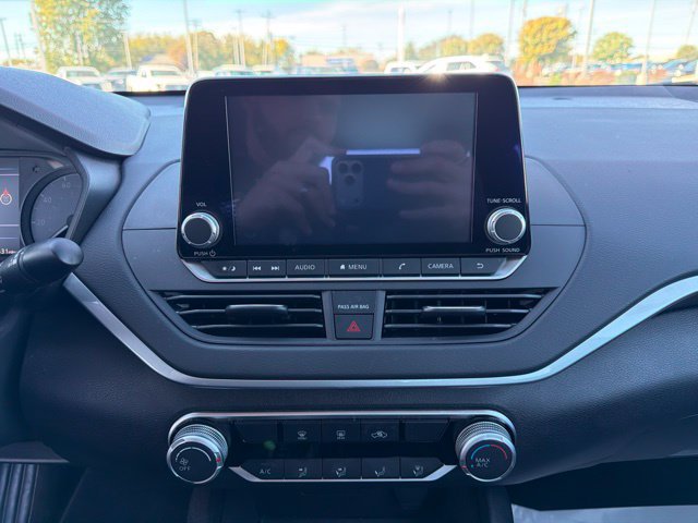 Used 2025 Nissan Altima 2.5 S FWD image 15