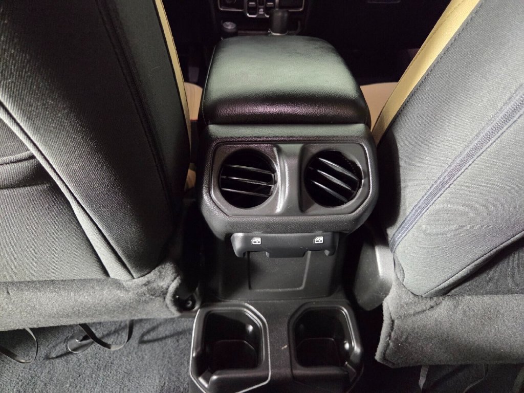 Used 2022 Jeep Wrangler Unlimited Sport AWD/4WD image 24