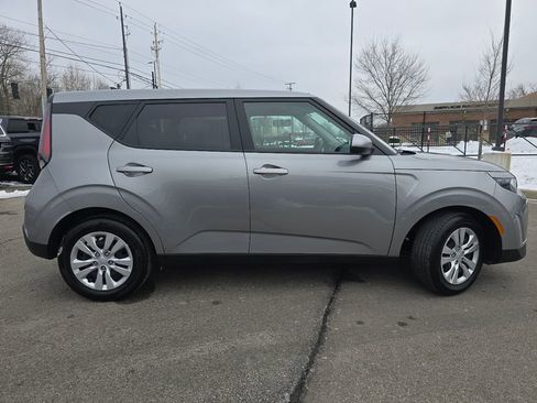 Used 2025 Kia Soul LX image 14