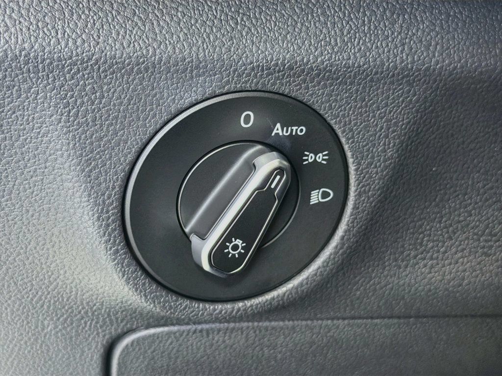 Used 2024 Volkswagen Jetta SE FWD image 10