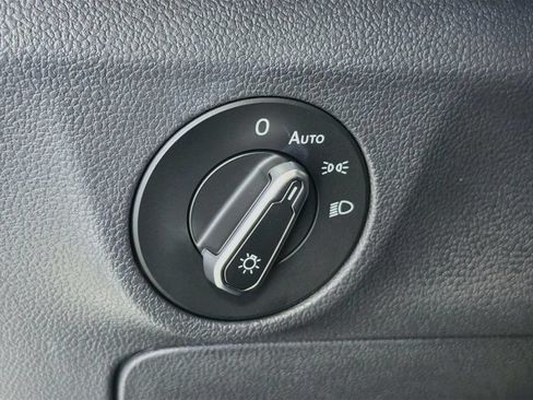 Used 2024 Volkswagen Jetta SE FWD image 10