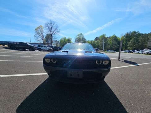 Used 2018 Dodge Challenger R/T w/ Driver Convenience Group RWD image 2
