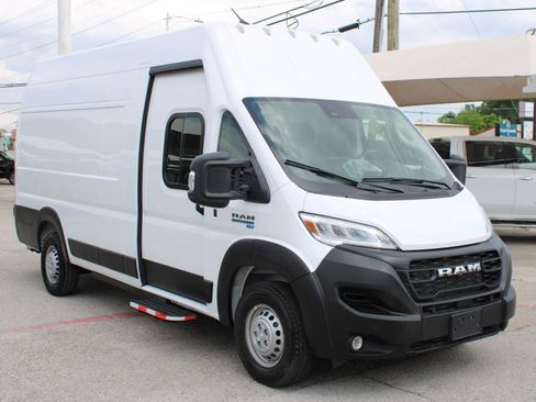 Used 2024 RAM ProMaster 3500 w/ Delivery Van Package FWD image 2
