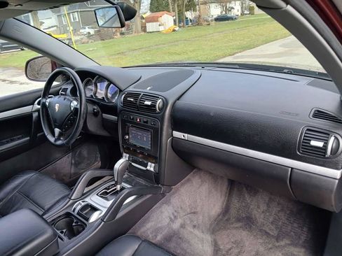 Used 2004 Porsche Cayenne S image 18