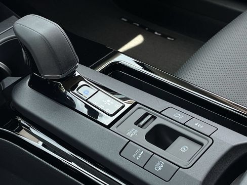 New 2026 Toyota Prius Plug-In Hybrid FWD image 17