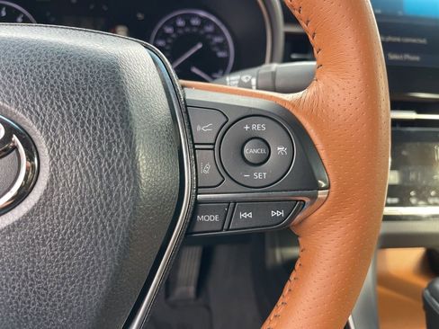 Used 2019 Toyota Avalon Limited image 18