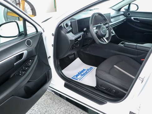 Used 2024 Hyundai Sonata SEL FWD image 3