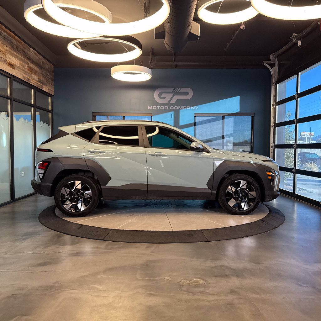 Used 2024 Hyundai Kona SEL FWD image 2