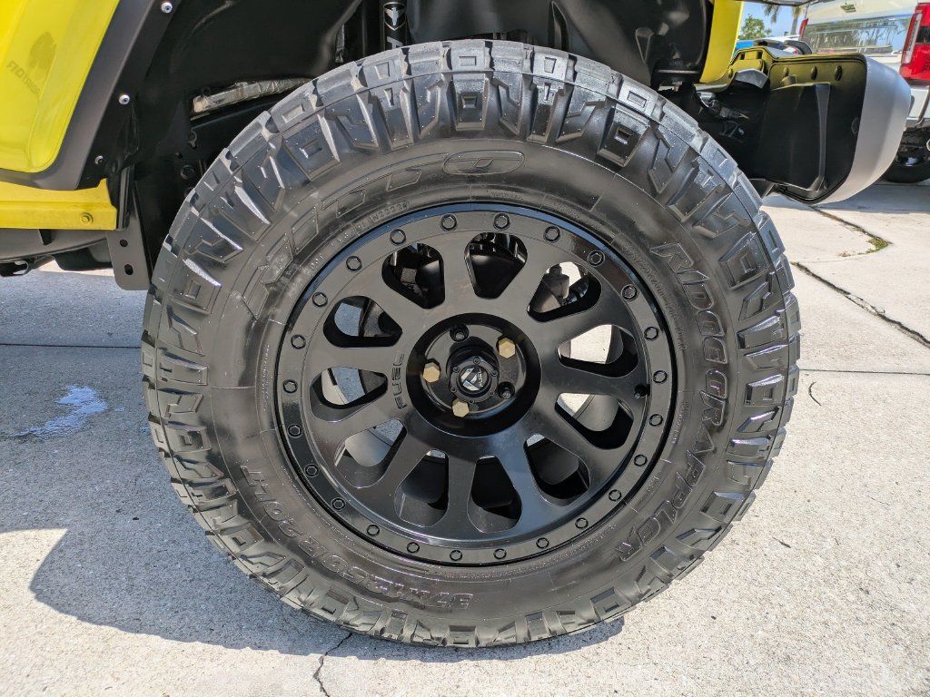 Used 2023 Jeep Gladiator Sport AWD/4WD image 11
