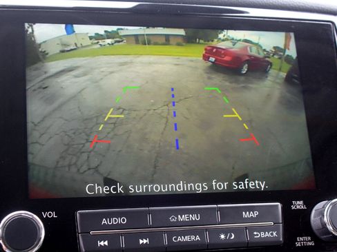 Used 2022 Nissan Titan SV w/ SV Convenience Package image 29