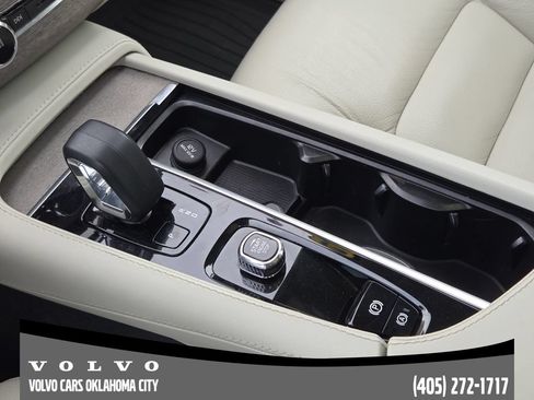 Certified 2024 Volvo XC90 B6 Plus w/ Protection Package Premier AWD/4WD image 16
