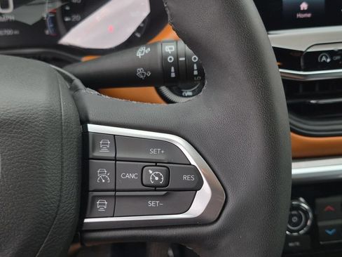 Certified 2025 Jeep Compass Limited AWD/4WD image 16