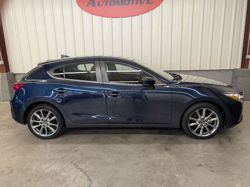 Used 2018 MAZDA MAZDA3 Touring FWD image 12