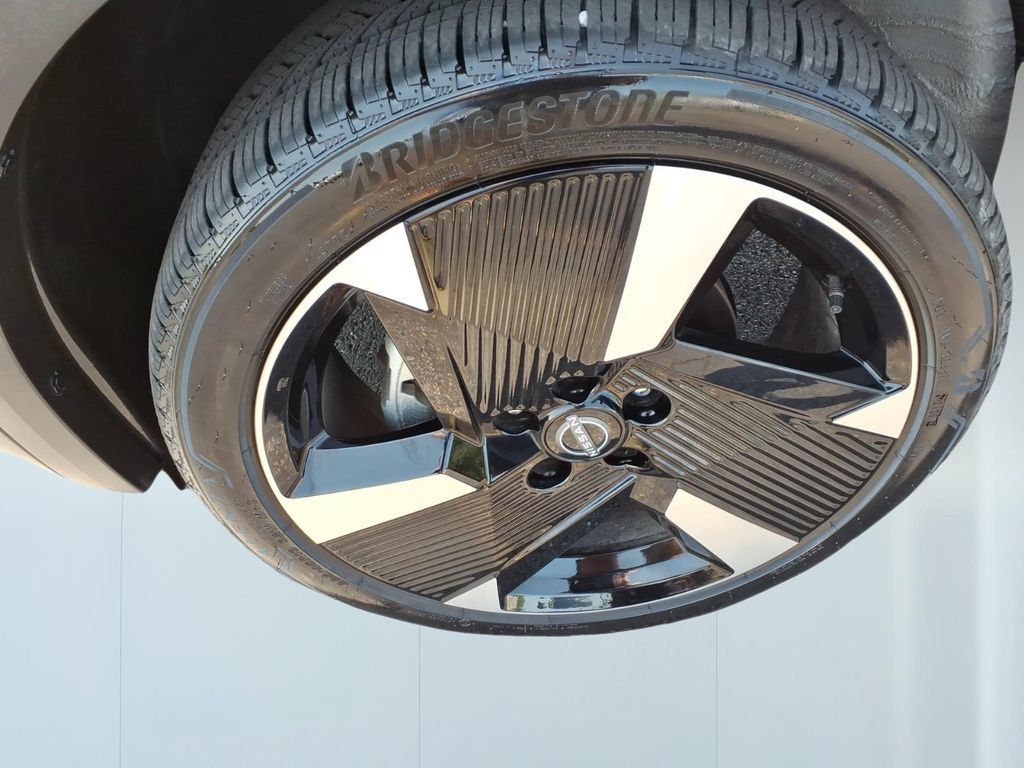 Used 2025 Nissan Kicks SR FWD image 9