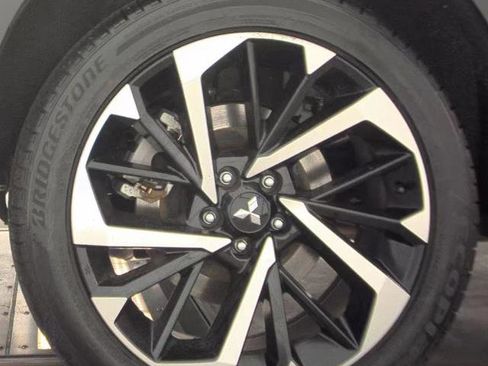 Used 2024 Mitsubishi Outlander SE image 23