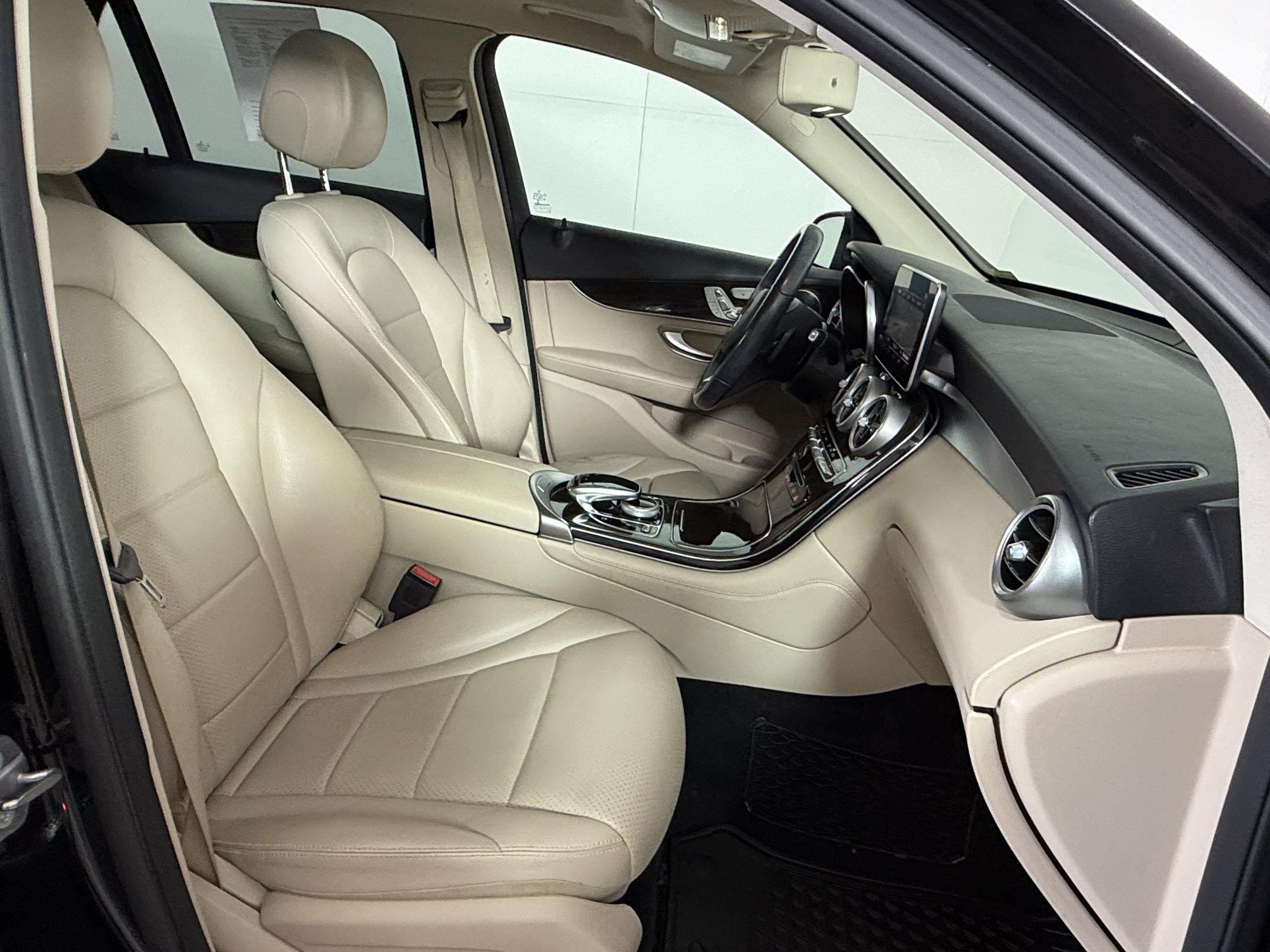 Used 2019 Mercedes-Benz GLC 300 4MATIC image 25