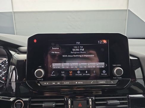 Used 2024 Nissan Pathfinder SV image 30