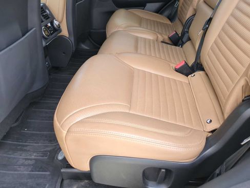 Used 2022 Land Rover Discovery S AWD/4WD image 26