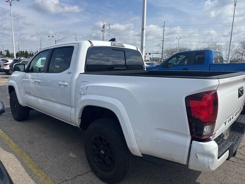 Used 2022 Toyota Tacoma SR5 w/ Technology Package image 5