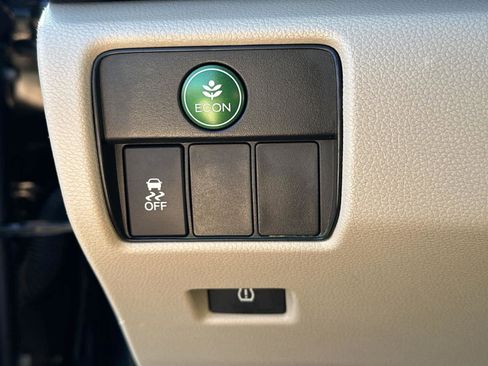 Used 2017 Honda Accord LX image 28