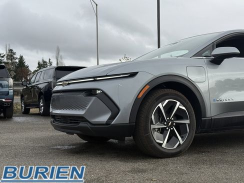 New 2026 Chevrolet Equinox EV LT image 41