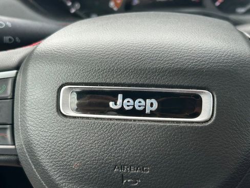 Used 2025 Jeep Compass Trailhawk AWD/4WD image 39