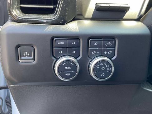Used 2022 GMC Sierra 1500 AT4 w/ AT4 Premium Package AWD/4WD image 21