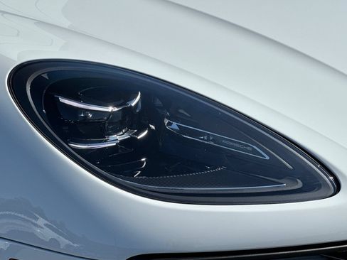 Certified 2026 Porsche Macan AWD/4WD image 37