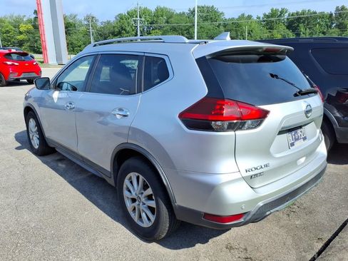 Used 2019 Nissan Rogue SV FWD image 4
