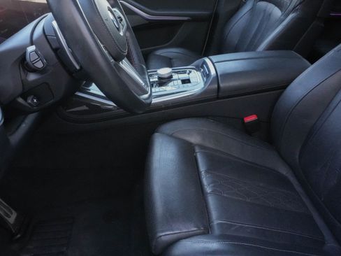 Used 2025 BMW X7 M60i image 11