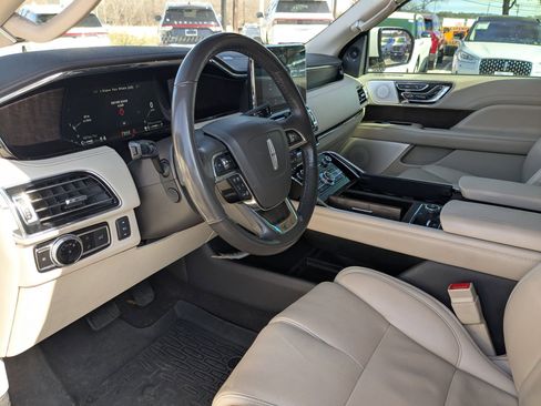 Used 2021 Lincoln Navigator L Reserve image 10