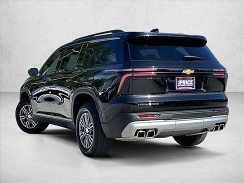 Used 2025 Chevrolet Traverse LT FWD image 13