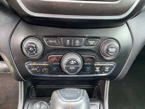 Certified 2020 Jeep Cherokee Trailhawk image 25