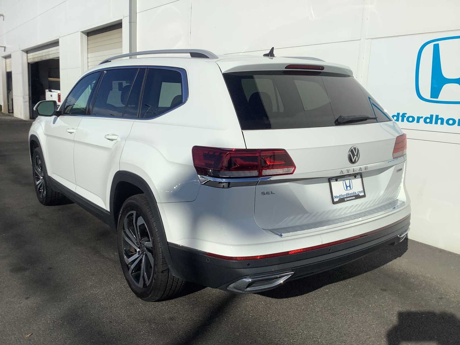 Used 2021 Volkswagen Atlas SEL Premium AWD/4WD image 4