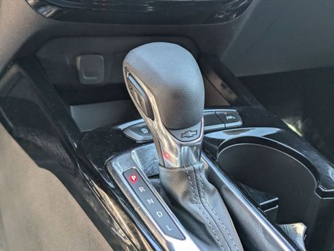 Used 2025 Chevrolet Trax LT w/ LT Convenience Package image 22