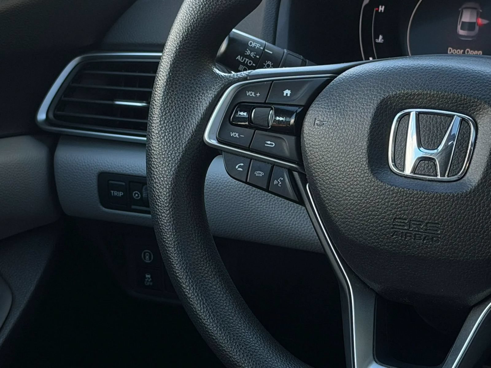 Used 2018 Honda Accord EX image 28