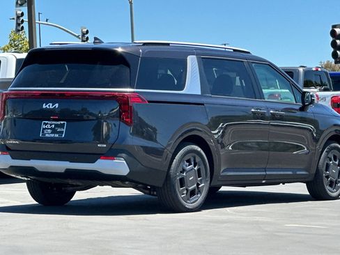New 2026 Kia Carnival EX FWD image 4