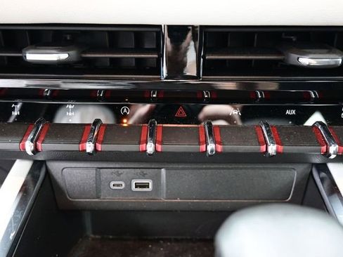 Used 2024 GMC Canyon AT4X w/ AT4X AEV Edition image 27