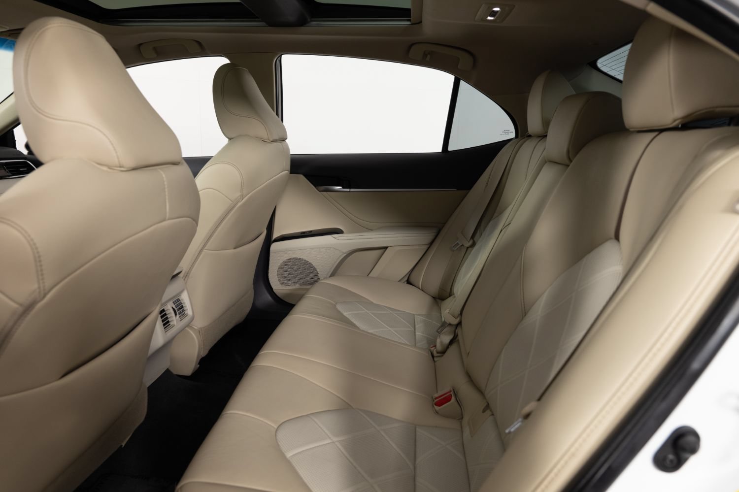 Used 2018 Toyota Camry XLE FWD image 17