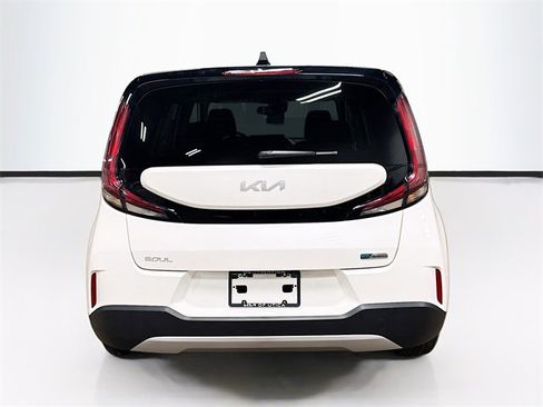 Used 2023 Kia Soul EX image 6