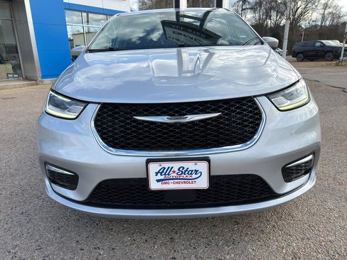 Used 2023 Chrysler Pacifica Touring-L image 23