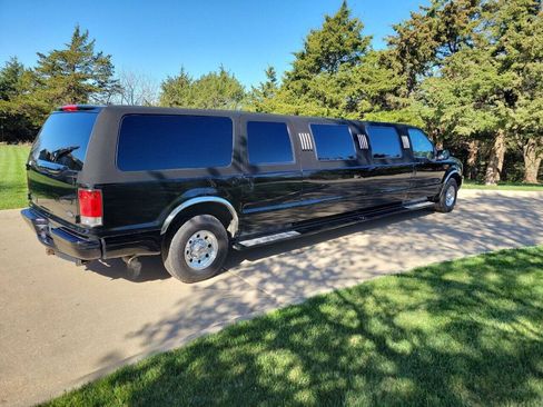 Used 2002 Ford Excursion XLT RWD image 3