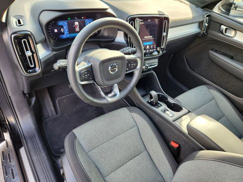 Used 2024 Volvo XC40 B5 Core AWD/4WD image 8