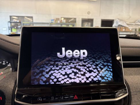 Used 2023 Jeep Compass Sport AWD/4WD image 32